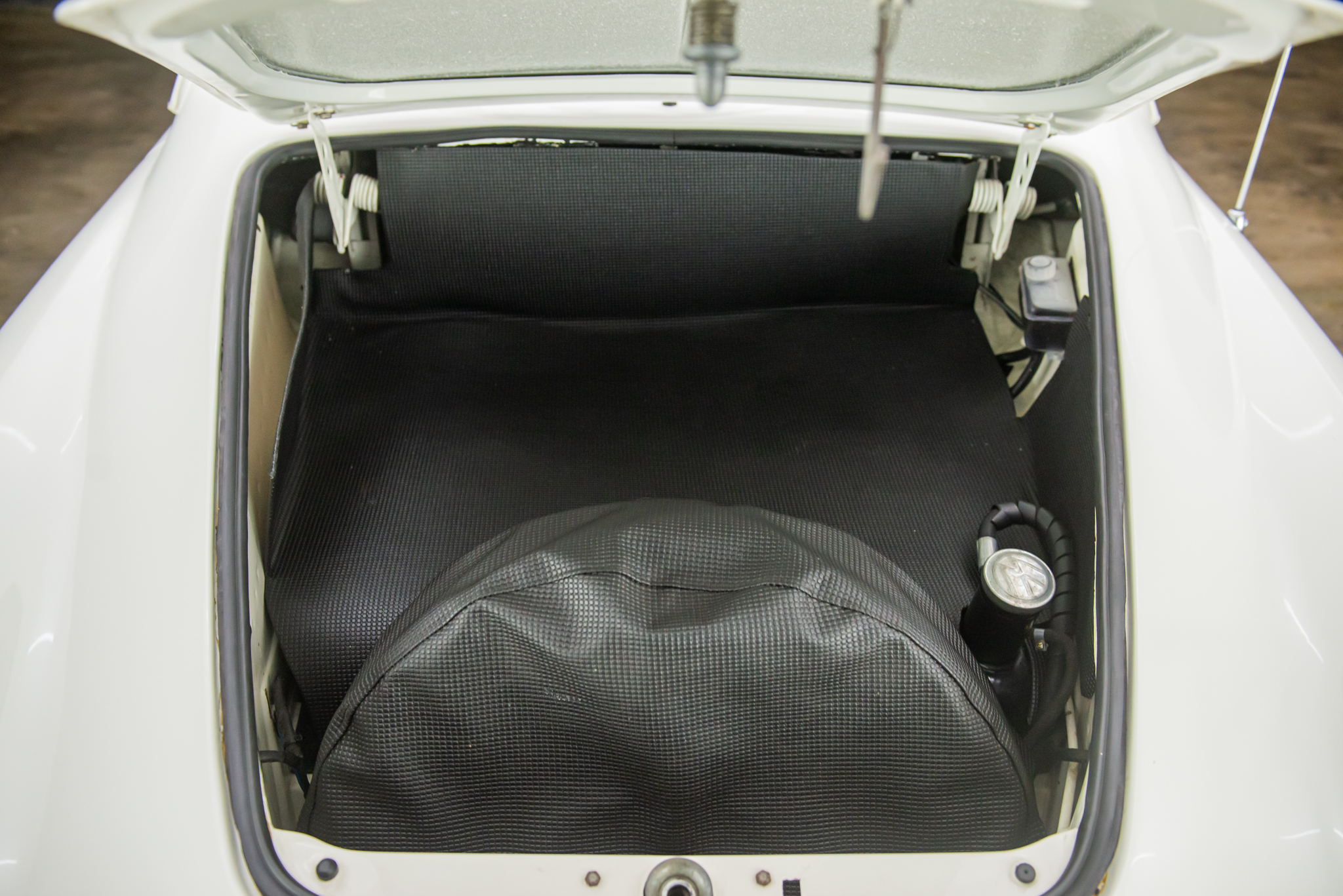1971 VW Karmann Ghia coupe 1800 Venda Compra The Garage For Sale