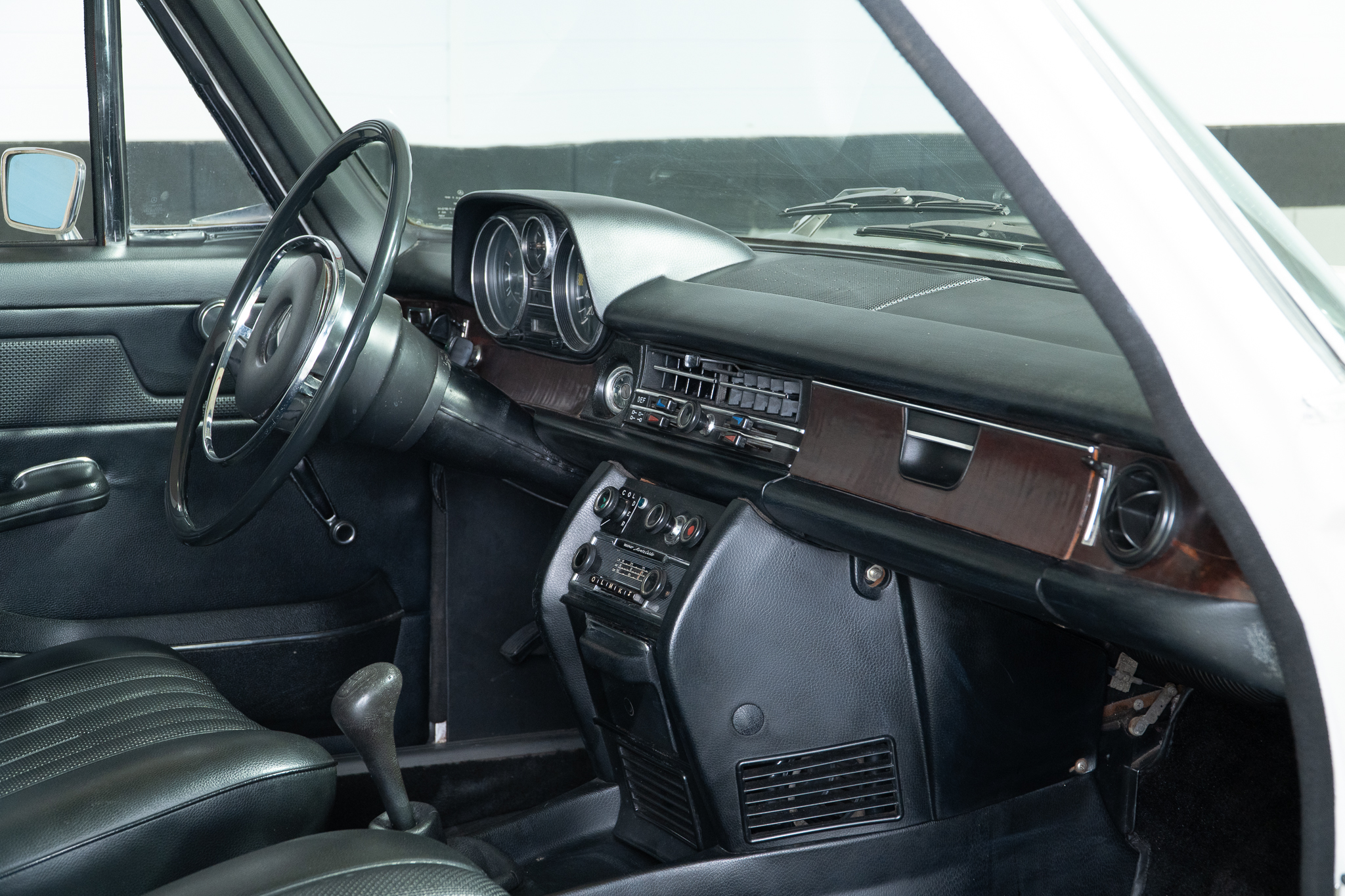 1973 Mercedes-Benz 250 Venda Compra The Garage For Sale Painel