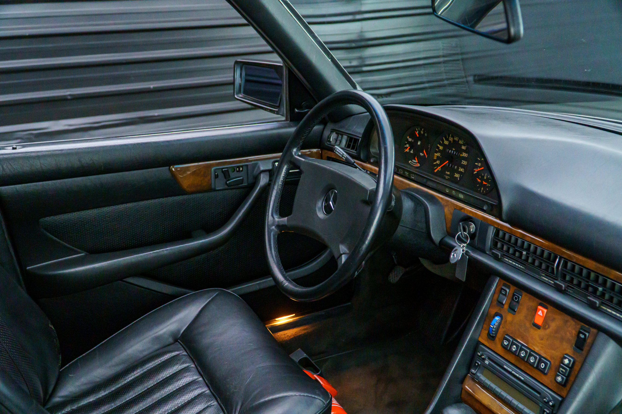 1988 Mercedes-Benz 560 SEL Venda Compra The Garage For Sale
