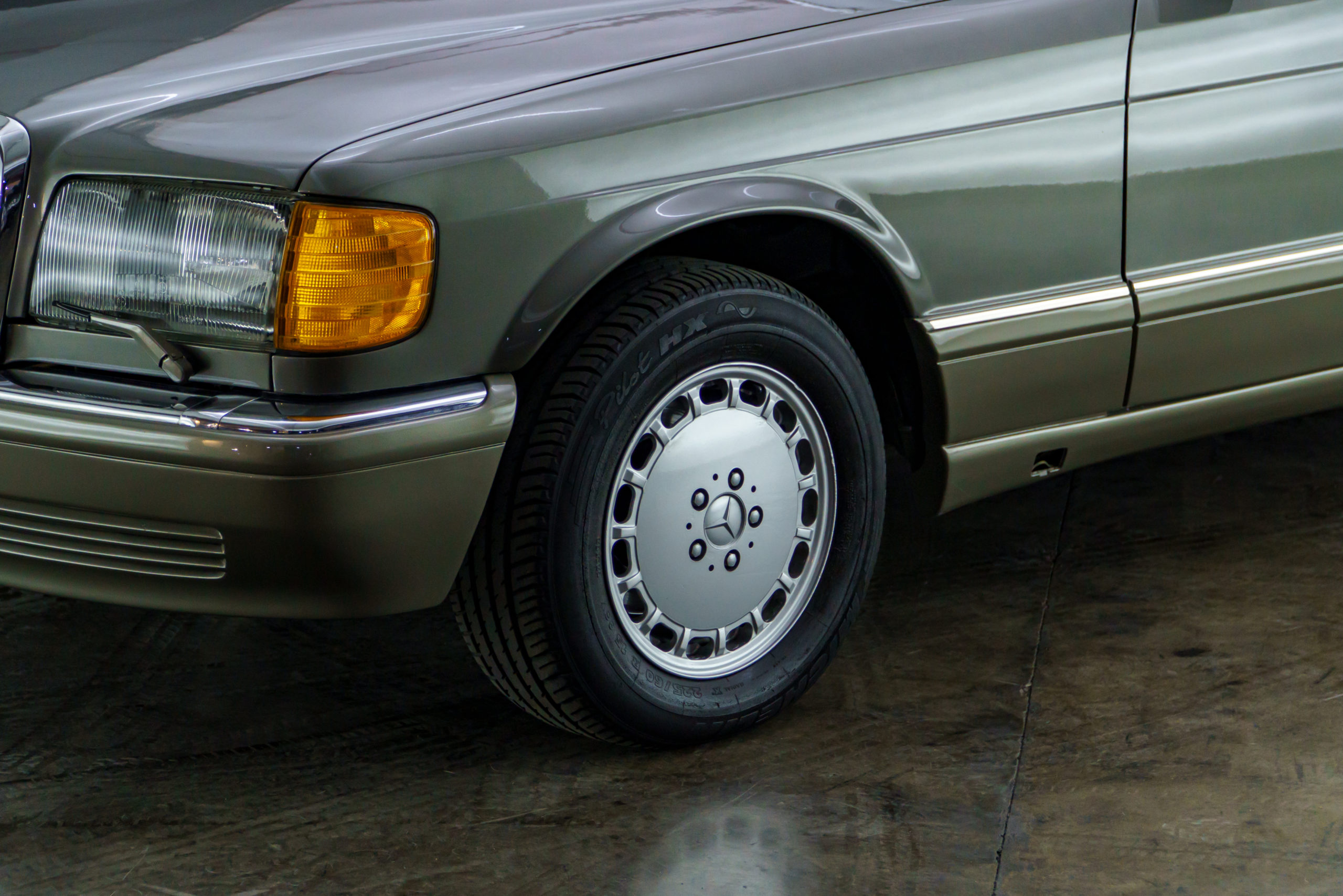1988 Mercedes-Benz 560 SEL Venda Compra The Garage For Sale
