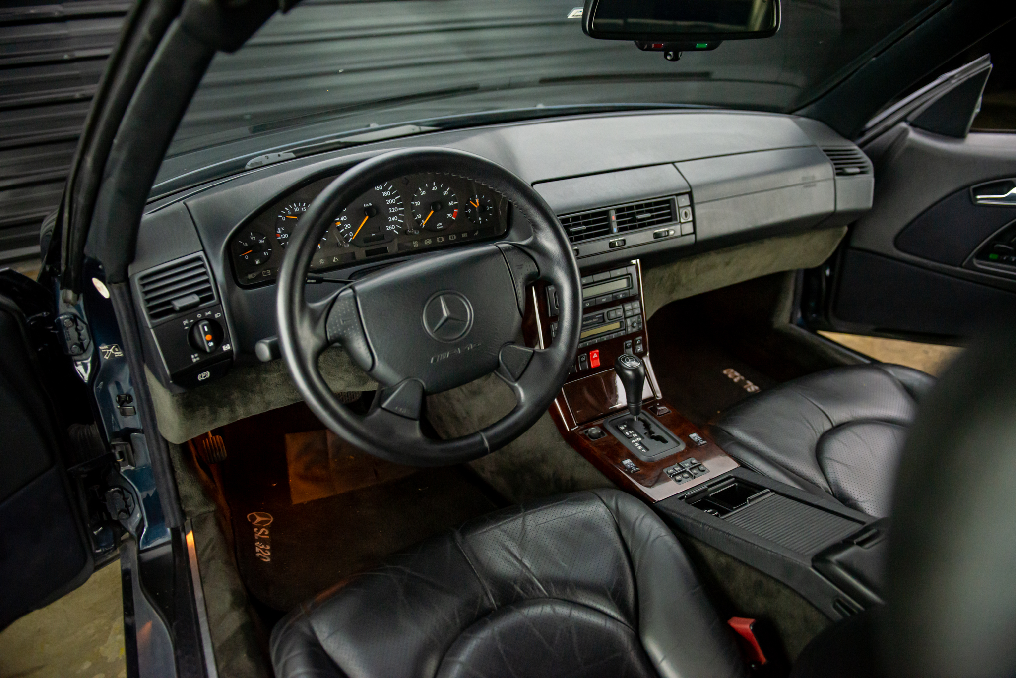 1997-Mercedes-Benz-Sl320-R129-facelift-a-venda-sao-paulo-sp-for-sale-the-garage-classicos-a-melhor-loja-de-carros-antigos-acervo-de-carros