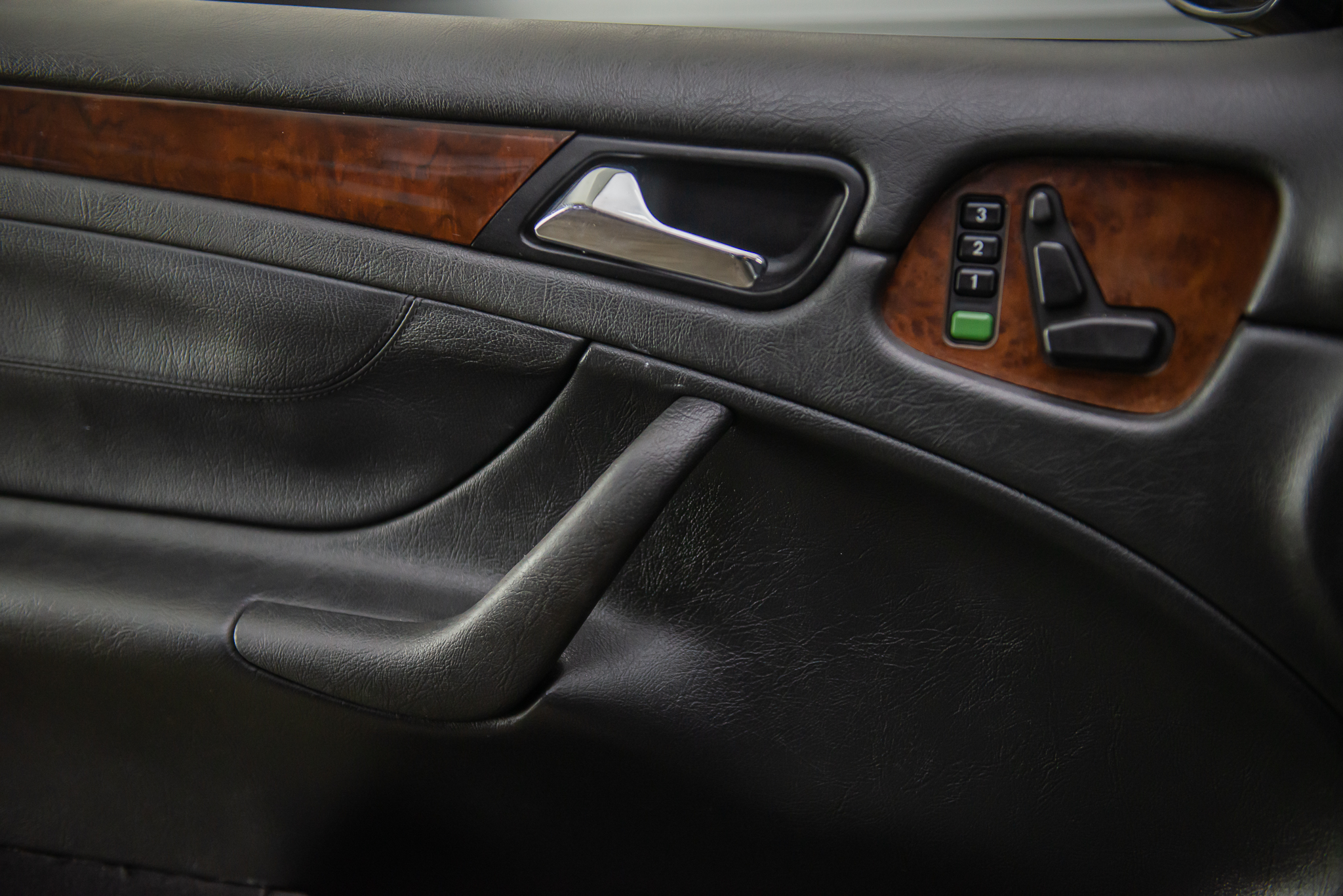 1999 Mercedes-Benz CLK 320 Venda Compra The Garage For Sale