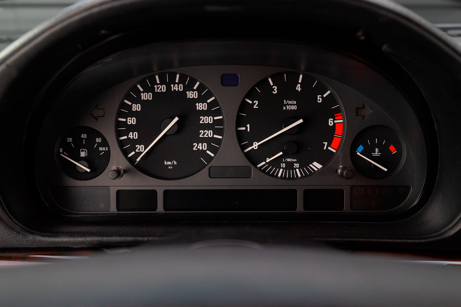 1995 BMW 750i E38 Venda Compra The Garage For Sale