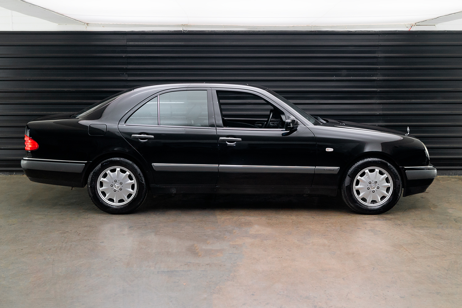1999 Mercedes-Benz C240 Venda Compra The Garage For Sale